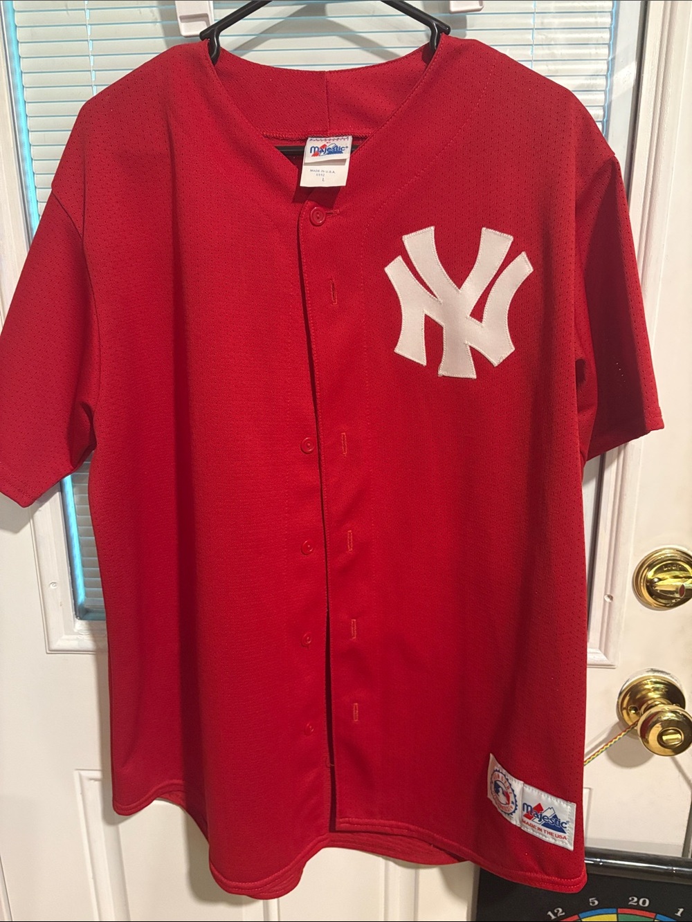 Red New York Yankees Button-Front Baseball Shirt - size Large